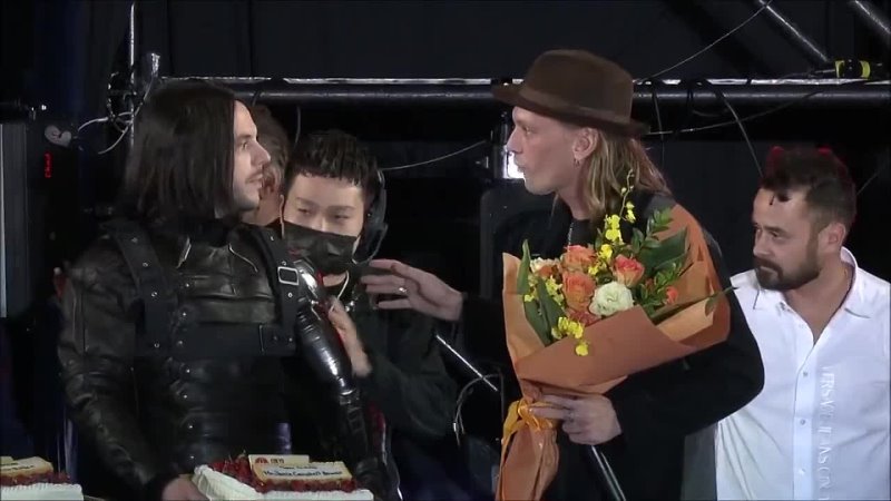 Jamies reaction to the surprise birthday gift at the Tokyo comic con today is so pure omg (1)
