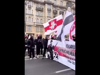 Толпа змагаров с бчб-тряпками поздравила поляков с торжеством
