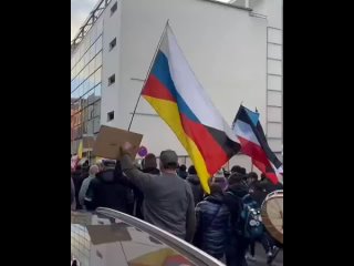 В Лейпциге у здания консульства США прошла антиамериканская демонстрация под лозунгом «Ami go home». Главным требованием стало в
