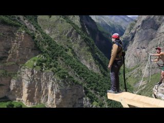 Роупджампинг: прыжок с горы Лестница, Кавказ