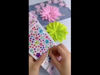 Если вы хотите создать объемные цветы из бумаги своими руками, то давайте я вам подскажу пару идей.
