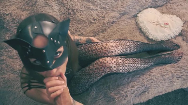 Catwoman doing blowjob BDSM Fetish Petplay