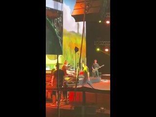 Лепс швырнул микрофон об сцену на концерте в Ледовом