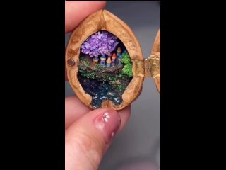 Казалось бы, что можно смастерить из  обычной скорлупы грецкого орешка.   Оказывается, что не так уж и мало. На видео... (видео)