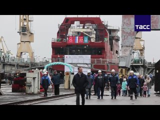 На заводе “Северная верфь“ спустили на воду траулер-процессор “Капитан Тузов“