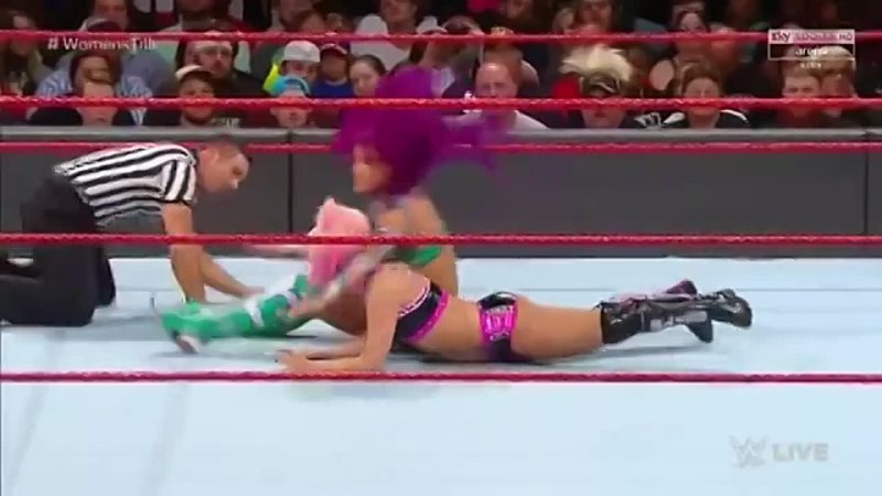 Alexa Bliss vs Sasha Banks