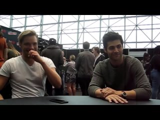 The Fandom - SHADOWHUNTERS at NYCC 2016 | Q&A with Dominic Sherwood & Matthew Daddario