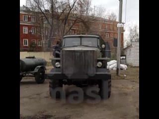 Mash публикует видео с мобилизованными из Твери, которые, в виду отсутствия какого-либо бронирования на грузовиках Урал-4320, вы