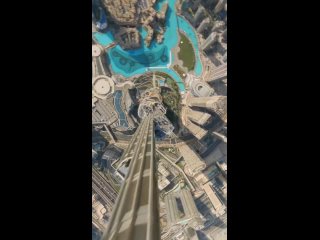 ОАЭ, Дубай. Головокружительный спуск дрона с вершины Бурдж-Халифы