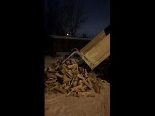 Матери-одиночке из Покровки привезли дрова («Подари дрова»)