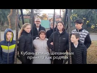 В какой-то момент после ухода из Херсона личку буквально захлестнули обращения жителей эвакуированных деревень и поселков, котор