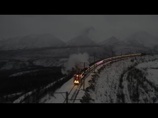 Настоящее волшебство ✨  Электровоз ЧС2-216 с поездом Деда Мороза на участке Шувакиш-Екатеринбург.