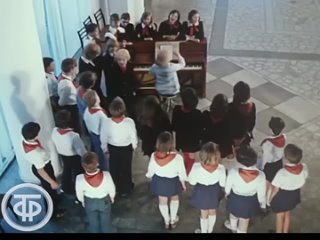 Песня _Крылатые качели_ из фильма _Приключения Электроника_ (1979)