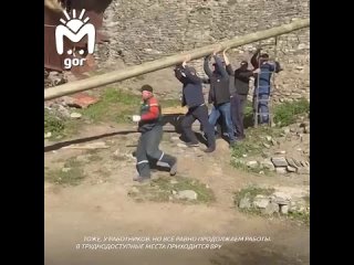 жители села в Дагестане сами меняют столбы электропередачи