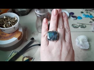 Серебряное кольцо с крупным лабрадоритом