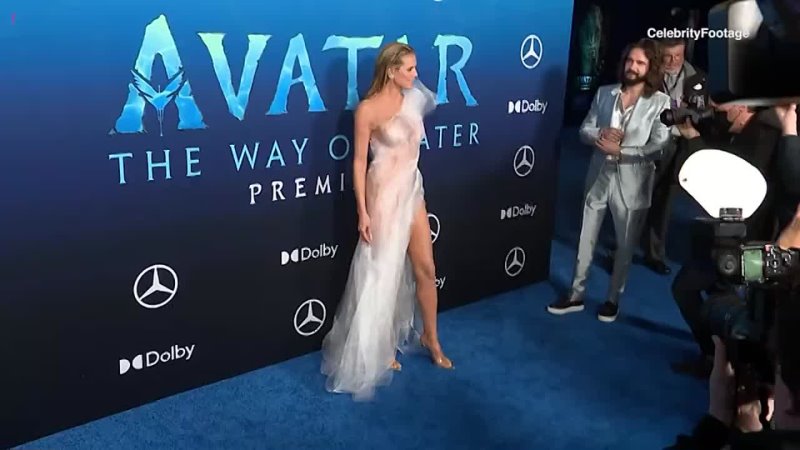 Heidi Klum displays hint of sideboob as she attends the premiere of Avatar The Way of
