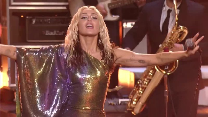 Miley Cyrus David Byrne Lets Dance ( Live at Mileys New Years Eve