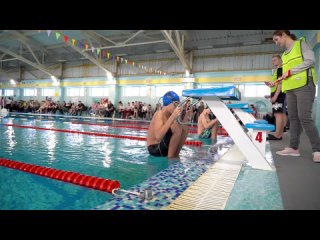 В ярсалинском бассейне более 60 пловцов боролись за награды соревнований