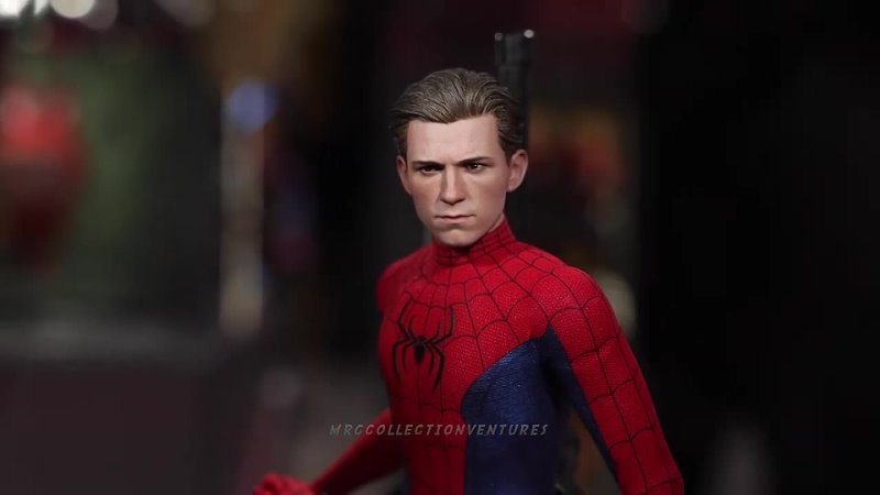 Hot Toys MMS680: Spider-Man: No Way Home - Spider-Man (New Red and Blue Suit) Deluxe 1/6