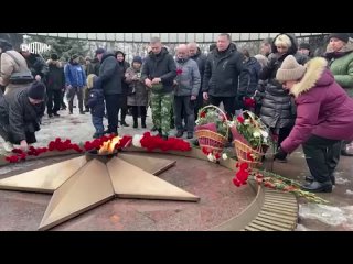 В Самаре люди вышли почтить память погибших в ходе СВО российских военных. Так самарцы отреагировали на трагедию, которая произо