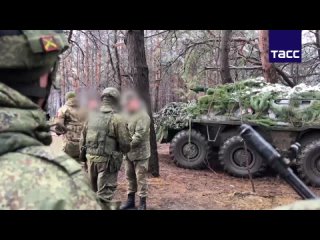 Госнаграды вручили военнослужащим, ремонтирующим военную технику в зоне спецоперации