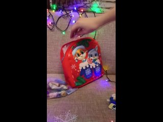 Новогодний детский подарок плюшевый рюкзак с конфетами и игрушками