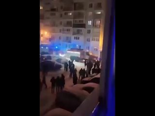 В Новосибирске в новогоднюю ночь фейерверк влетел в балконы одного из домов и вызвал пожар на шестом и десятом этаже. Предположи