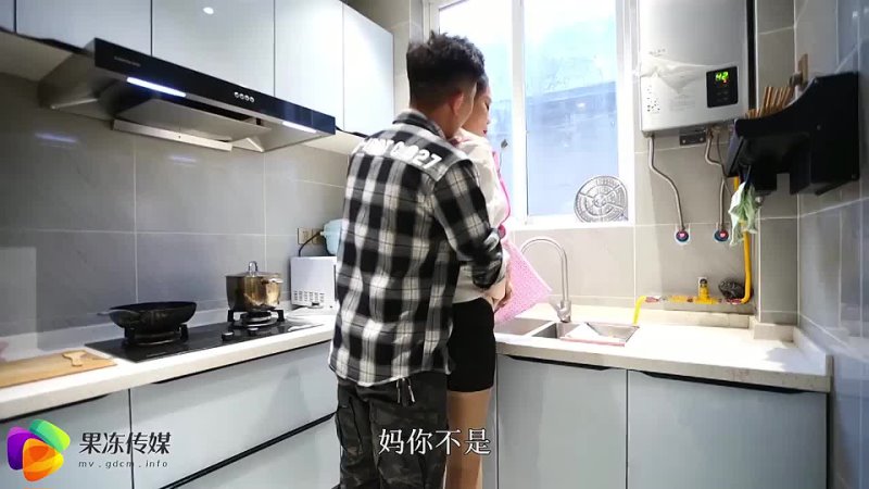 Jelly Media 91 CM 081 Stepmother and Daughter 3 Tian Tian Li Qiong, father is not at home, first fucks