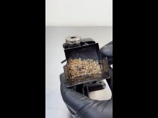 Весьма интересная форма для точилки карандаша. Хоть ничего необычного тут нет, но все равно прикольно смотрится (видео)