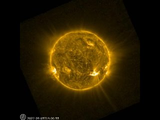 ESA опубликовало видео, где видно, как по Солнцу быстро проползла змея