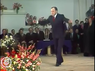 Танцуют Михаил Ульянов и Юрий Яковлев. Вахтанговцы поздравляют Игоря Моисеева (1976)