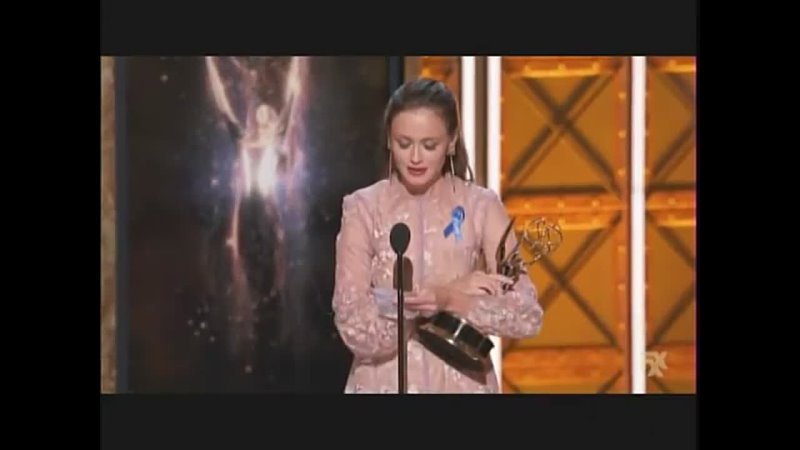 Рассказ служанки. Alexis Bledel wins Emmy Award for The Handmaids Tale