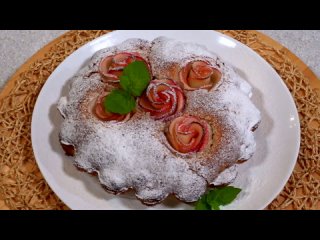 Рецепт шарлотки с яблочными розами