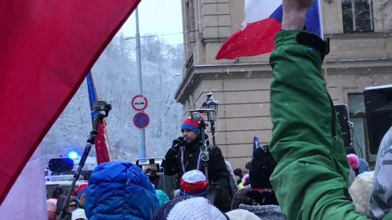 Demonstrace v Praze  proti vládě Petra Fialy, válce, chudobě a globalistům; ČR na 1. místě