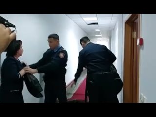 В Казахстане, в честь дня независимости, прямо из зала суда выпустили этнического казаха, который убил русского парня