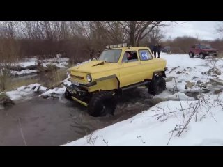 Засадили УАЗ! Пришлось вытаскивать на запорожце с огромными колесами