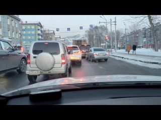 🧐 “Всё равно ты олень“: на дороге в Южно-Сахалинске восстала старая разметка, водители растерялись 

Автомобилисты сообщают о ба