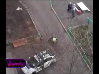 «За шо?!» — во временно подконтрольной Киеву части Херсонской области военкомы силой затащили в машину мужчину, которого сами же