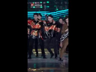 YIBO OFFICIAL Wang Yibo + LeeHom Wang - HunanTVNewYearConcert2021 - Потомки драк