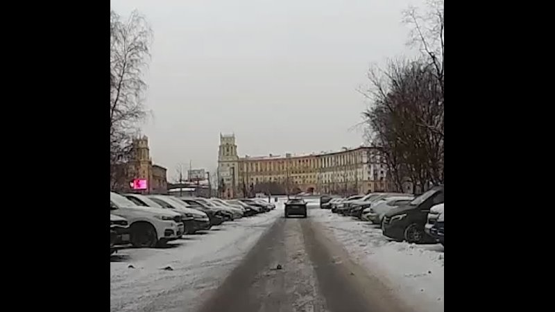 В Москве автоледи заставила изрядно понервничать едущего