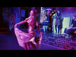 Инна танцует на открытии NeoEtnica в Будда баре
