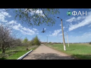 Военкор Сладков показал пролетающий ударный вертолет Ми-24