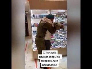 В нашем мире это большая редкость, что девушка дожидается парня с армии, это раньше ждали, а сейчас уже давно такого нет