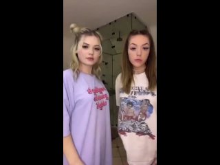 Ради новых ощущений, русские девчонки пробуют на вкус киски друг друга (полное видео можно найти в описании к видео)