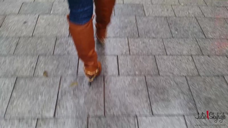 Julie Skyhigh High heel boots walking in Budapest during a day off, Прогулка по Будапешту