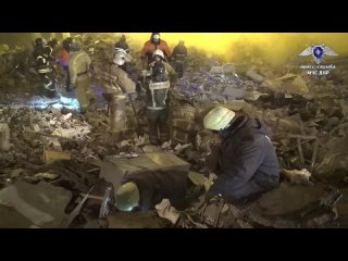 ️ Продолжается разбор завалов в обрушенном вследствие обстрела ВСУ здании в Калининском районе Донецка