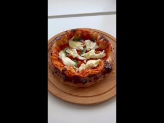 Настоящая неаполитанская пицца с хрустящей корочкой
