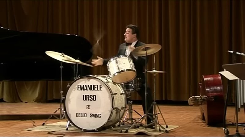 Emanuele Urso King of Swing on drums plays