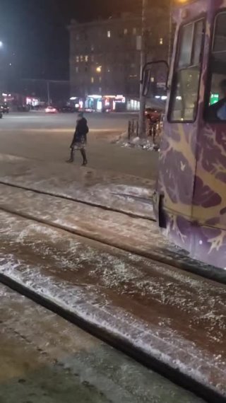 ???? В Новосибирске водитель бросил трамвай на остановке, чтобы сбегать в магазин

Видео с места инцидента... [читать продолжение]