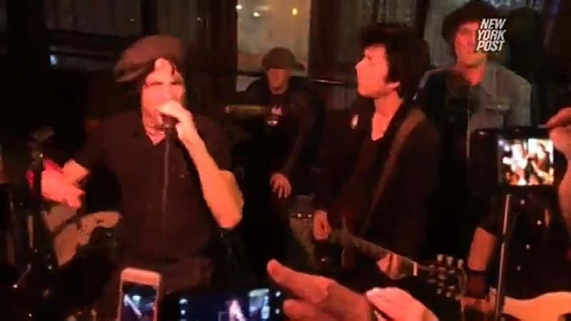 Billie Joe Armstrong and Jessie Malin sing at Bob Gruen's birthday.